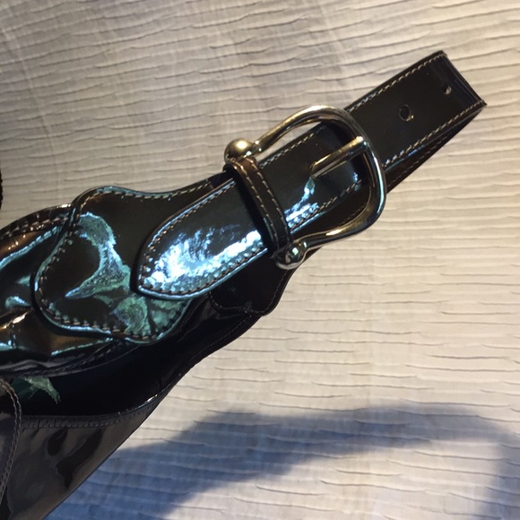 Burberry patent leather hobo - Picture 7 of 13